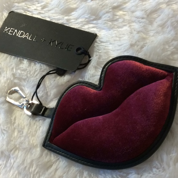 Kendall & Kylie Burgundy Lip Key Fob - Picture 3 of 3